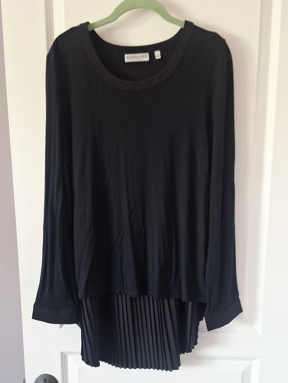 Patrizia Luca Black Long-Sleeve Knit Top with Pleated Back